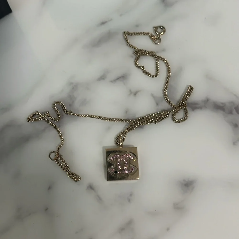 Chanel Double cc Necklace Emma Watson - Picture 3 of 8